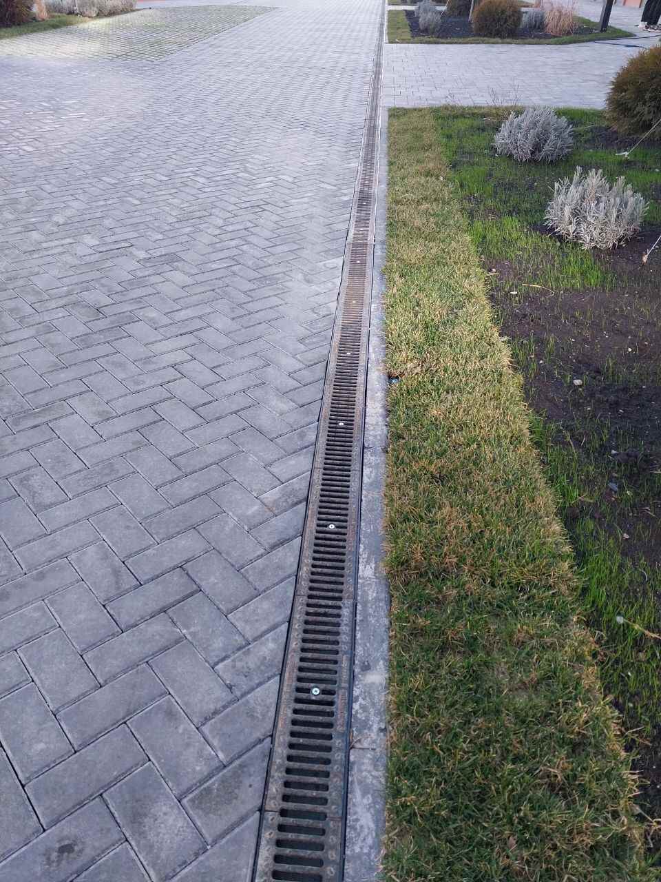 Решетка водоприемная чугунная щелевая AQUASTOK Norma DN100 класс B125