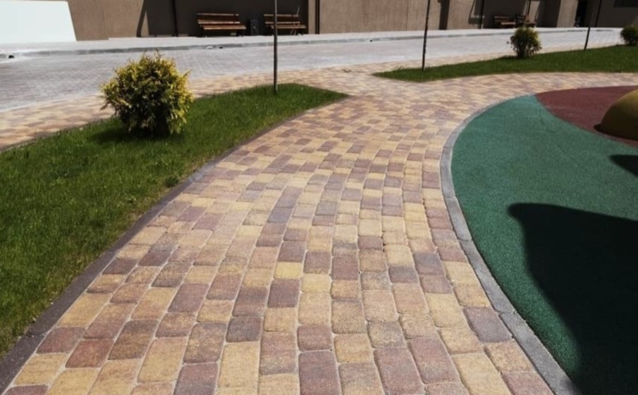 Плитка тротуарная Классико А.1.КО.4 гранит+ красный с черным, комплект 2 шт, толщина 40 мм