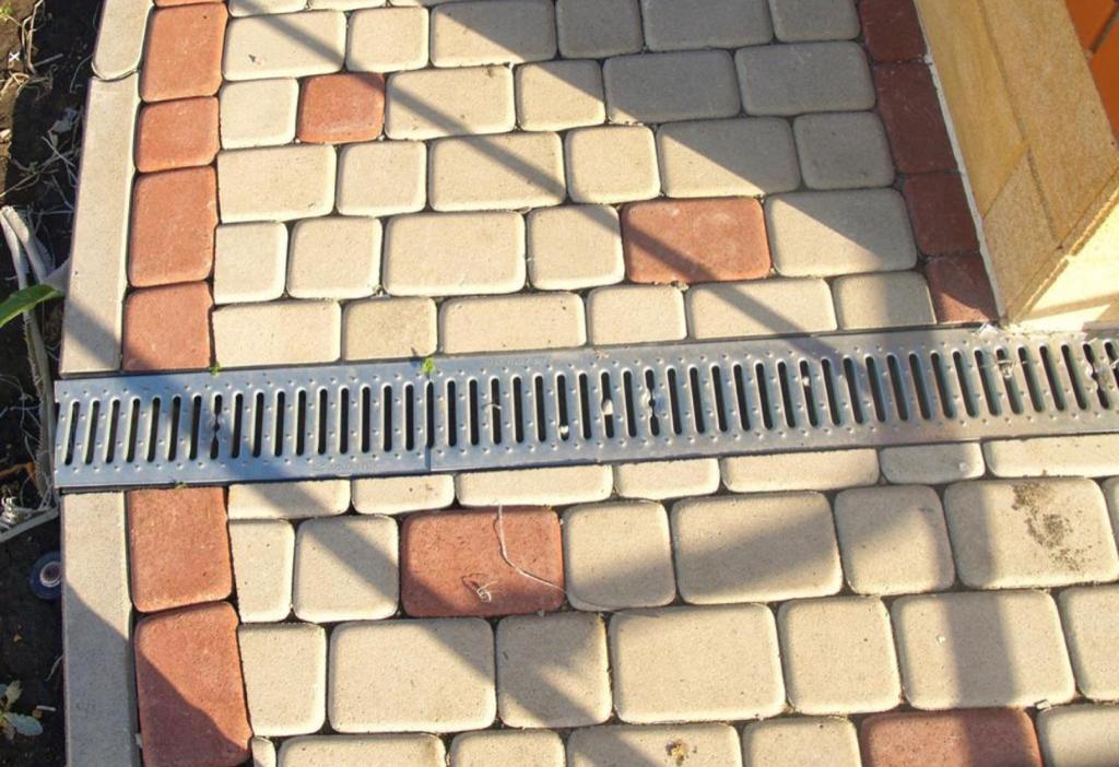 Решетка водоприемная штампованная стальная оцинкованная AQUASTOK Norma ECO 0,8 DN100 класс A15