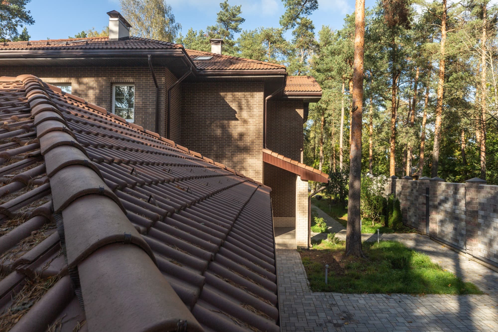 Цементно-песчаная черепица BRAAS Франкфурт, коричневая