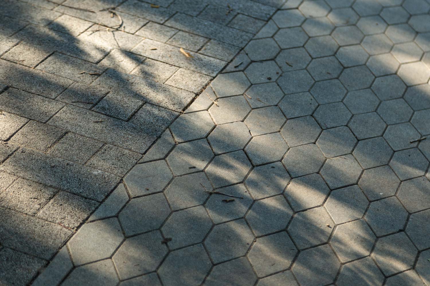 Плитка тротуарная Скошенный шестиугольник Б.1.ШГ.6 искусственный камень базальт, 100*100*100*60 мм 