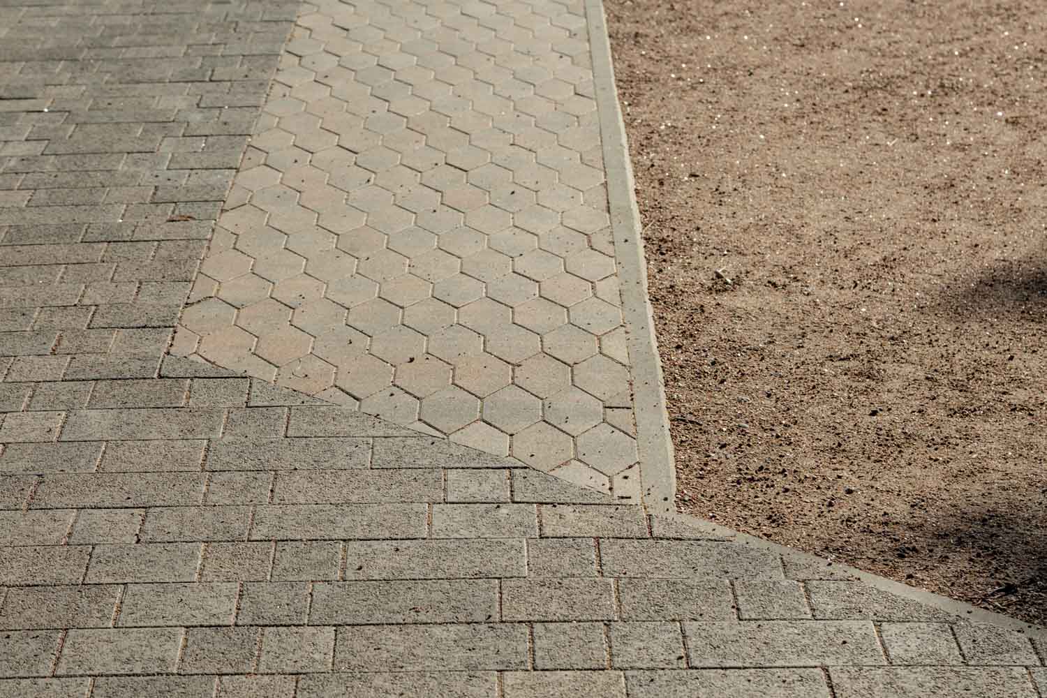 Плитка тротуарная Скошенный шестиугольник Б.1.ШГ.6 искусственный камень базальт, 100*100*100*60 мм 