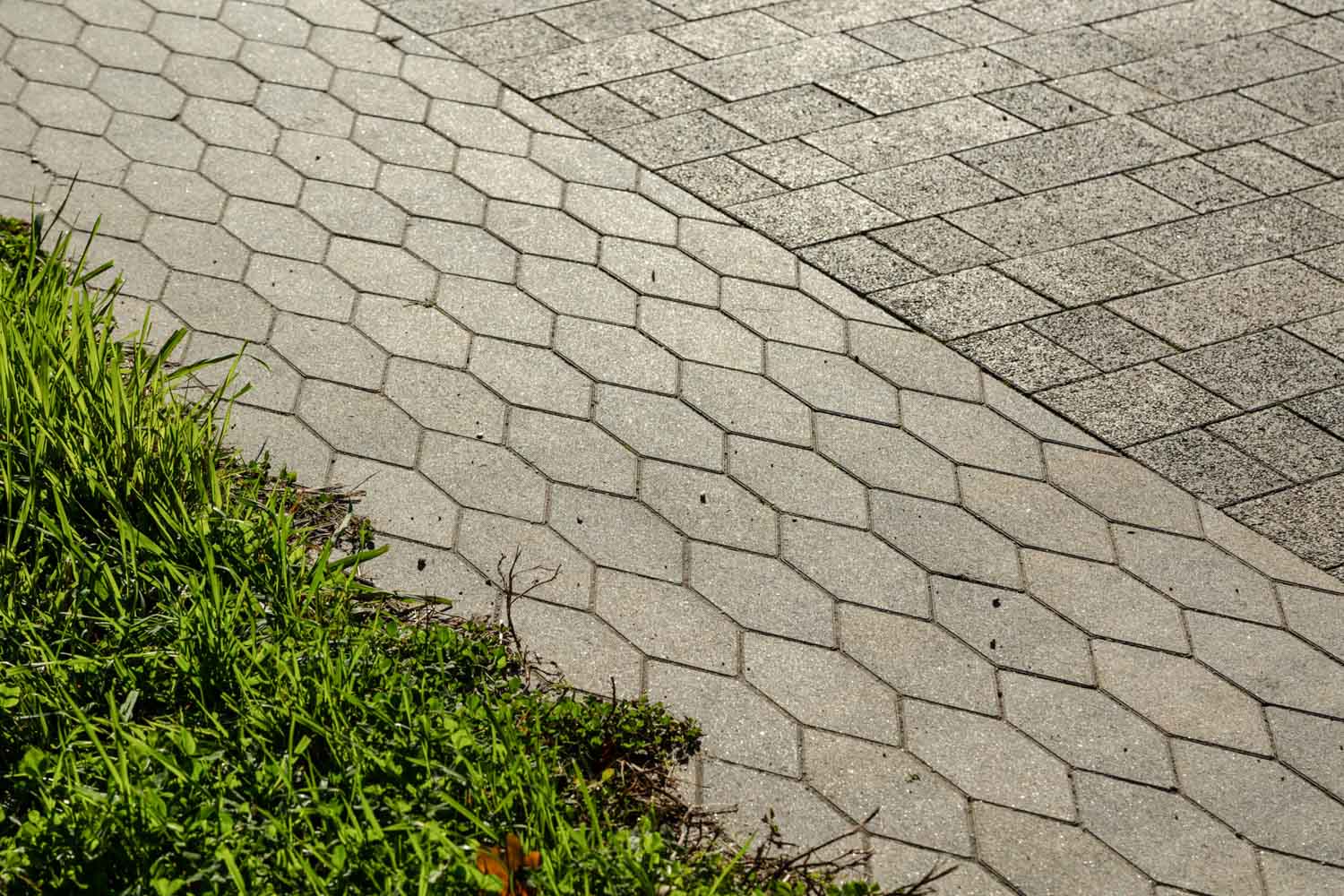 Плитка тротуарная Скошенный шестиугольник Б.1.ШГ.6 искусственный камень базальт, 100*100*100*60 мм 