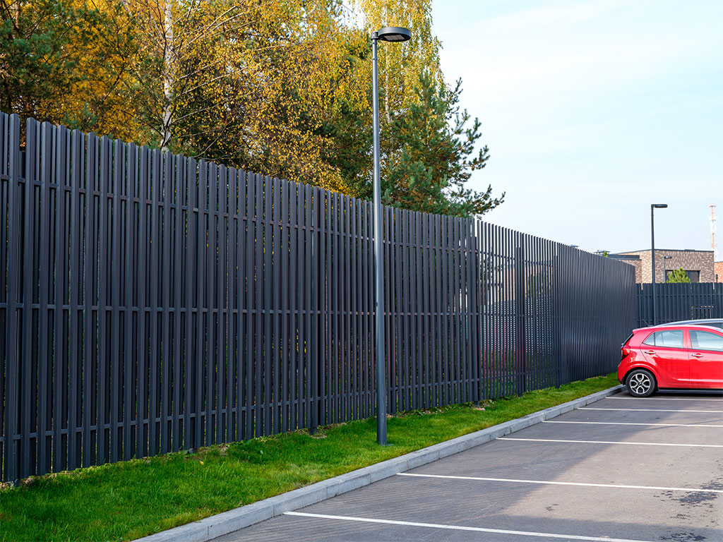 Штакетник П-образный А фигурный 0,45 PE Double RAL 7016 антрацитово-серый