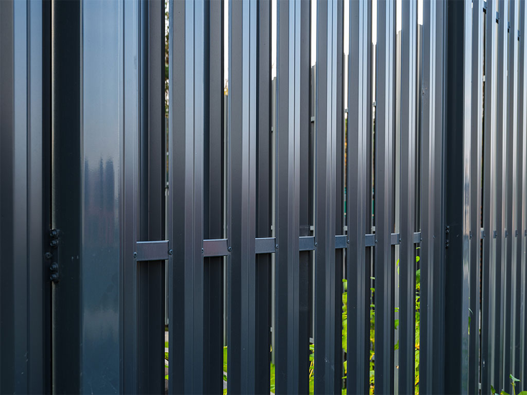 Штакетник П-образный А фигурный 0,45 PE Double RAL 7016 антрацитово-серый