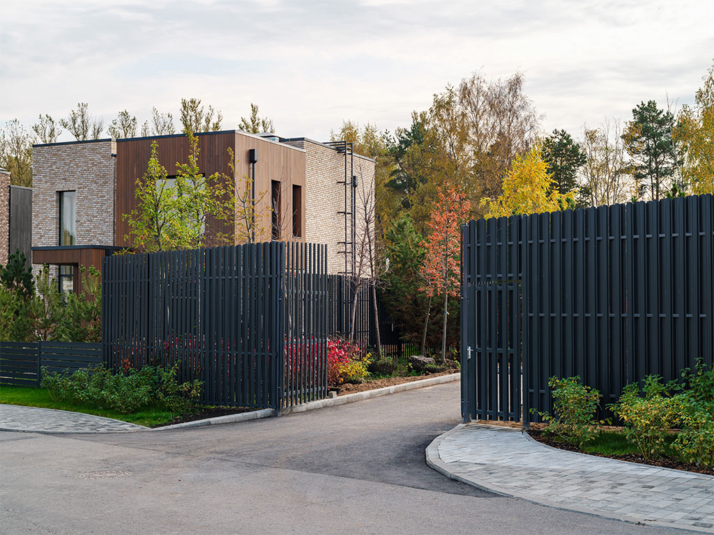 Штакетник П-образный А фигурный 0,45 PE Double RAL 7016 антрацитово-серый