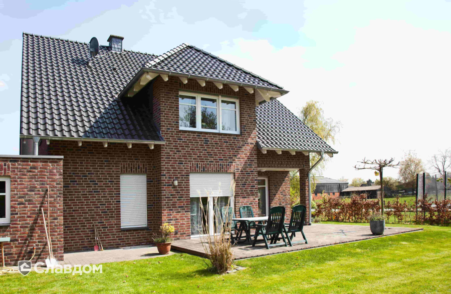 Частный дом с облицовкой кирпичом ручной формовки MUHR Nr 13 Friesland