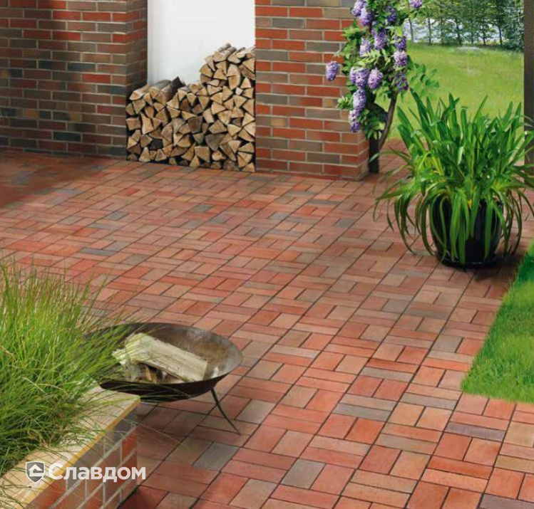 Территория частного дома с применением брусчатки Penter Rostock