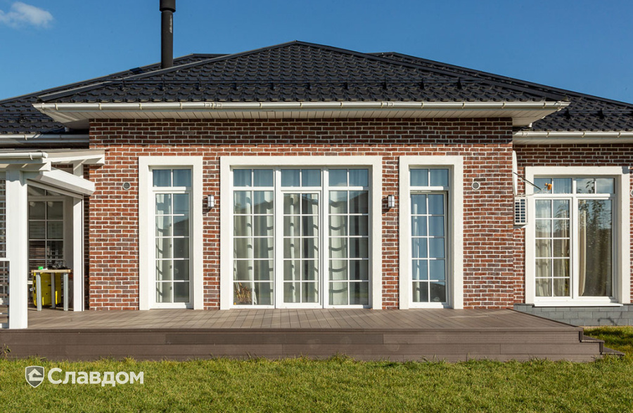 Частный дом с облицовкой плиткой Roben Formback Buntgeflammt