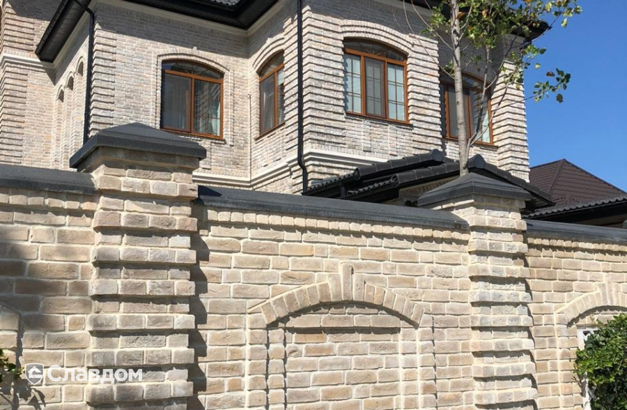 Частный дом с облицовкой из кирпича Богандинский КЗ Лозьер
