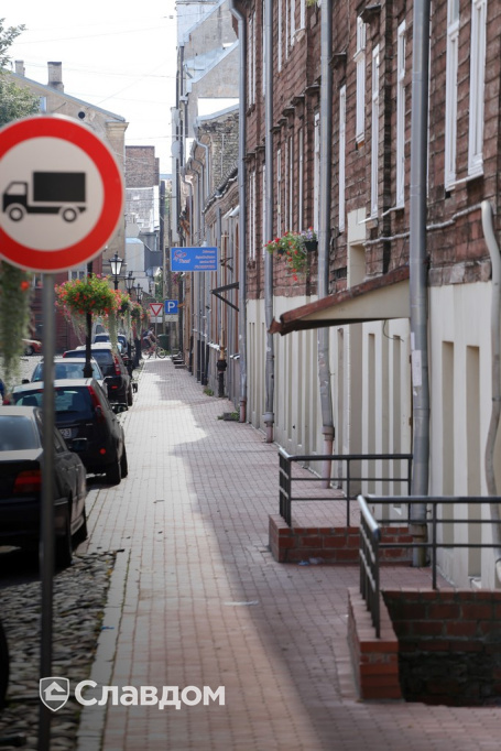 Тротуарная дорожка с применением брусчатки Lode Janka 40.101210L