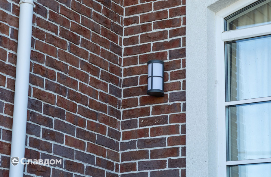 Частный дом с облицовкой плиткой Roben Formback Buntgeflammt