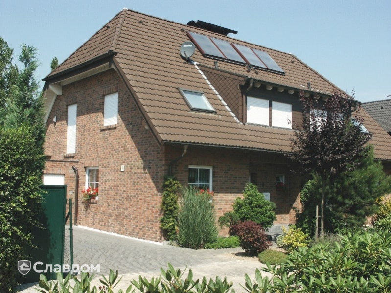 Двухэтажный дом с мансардой с облицовкой из кирпича Terca Kastanjebruin