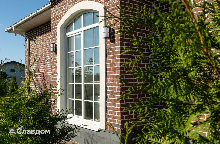 Частный дом с облицовкой плиткой Roben Formback Buntgeflammt