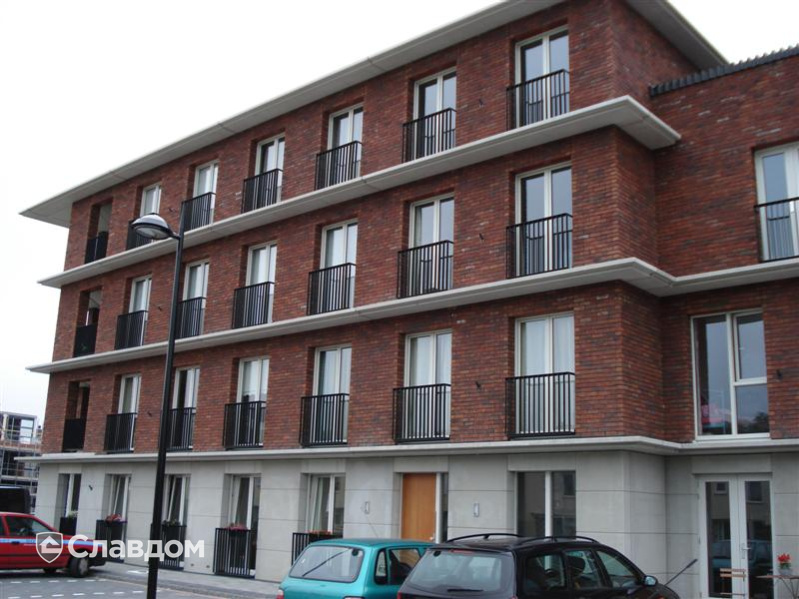 Многоквартирный дом с облицовкой кирпичом ENGELS HANDFORM Hoevesteen