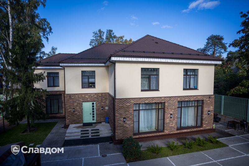 Частный дом с применением кирпича Тандем Константиново