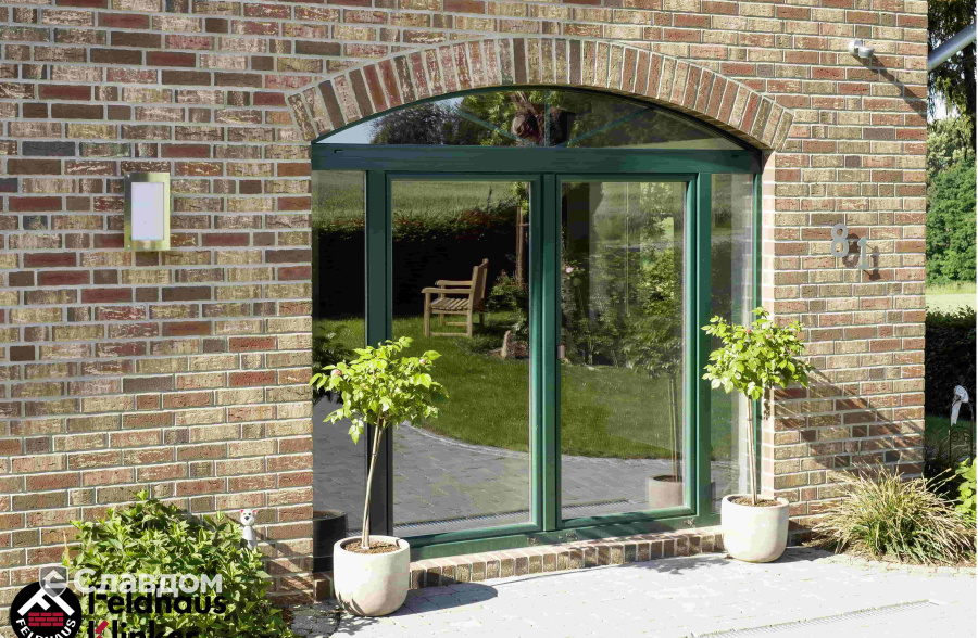 Частный дом с облицовкой кирпичом Feldhaus Klinker 690 sintra ardor blanca