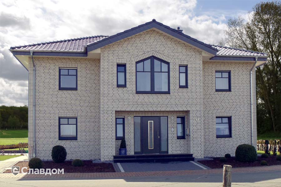 Частный дом с облицовкой кирпичом Roben Montblanc