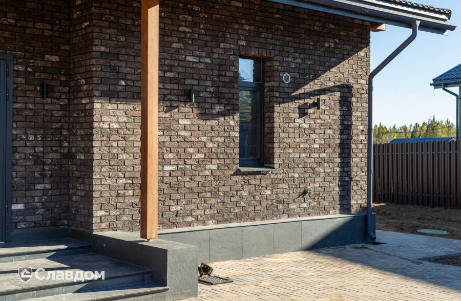 Частный дом с облицовкой из кирпича Тандем Данилово