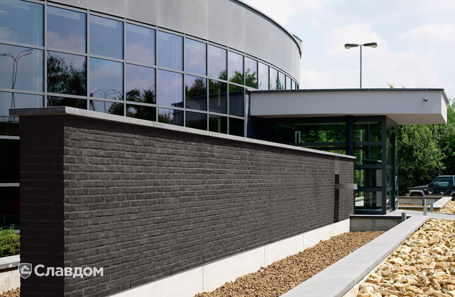 Частный дом с облицовкой кирпичом Terca Agora Grafietzwart