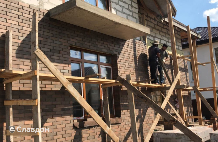 Строительство дома с применением кирпича Вышневолоцкая керамика Графит дуб 0,7НФ
