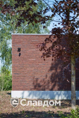 Стоматология в Кортрейке с облицовкой кирпичом Terca Wasserstrich Special E1 и Blauw-Rood Genuanceerd