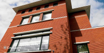Офисное здание с облицовкой кирпичом Terca Oranje