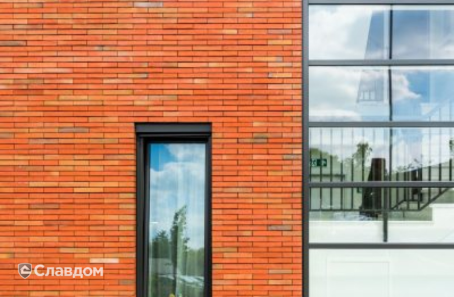 Медицинский центр с облицовкой кирпичом Terca Linneaus Robinia