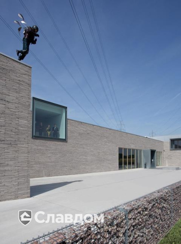 Галерея Deweer Gallery (Бельгия) с облицовкой кирпичом Terca Polaris Wasserstrich Special Grijs