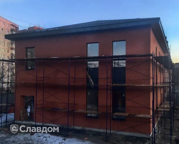 Офисное здание с облицовкой кирпичом Вышневолоцкая керамика Красный гладкий 1,4НФ