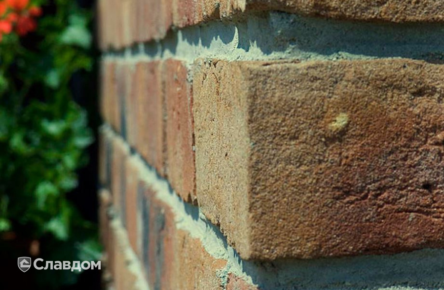 Дом облицованный фасадной плиткой LHL Carmine