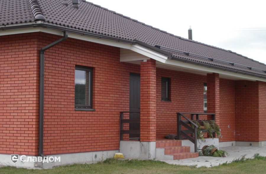 Коттедж с облицовкой кирпичом Terca Red гладкий
