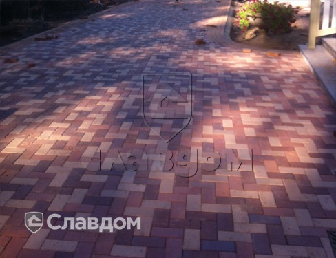 Ландшафт частной территории использованием тротуарной клинкерной брусчатки Penter