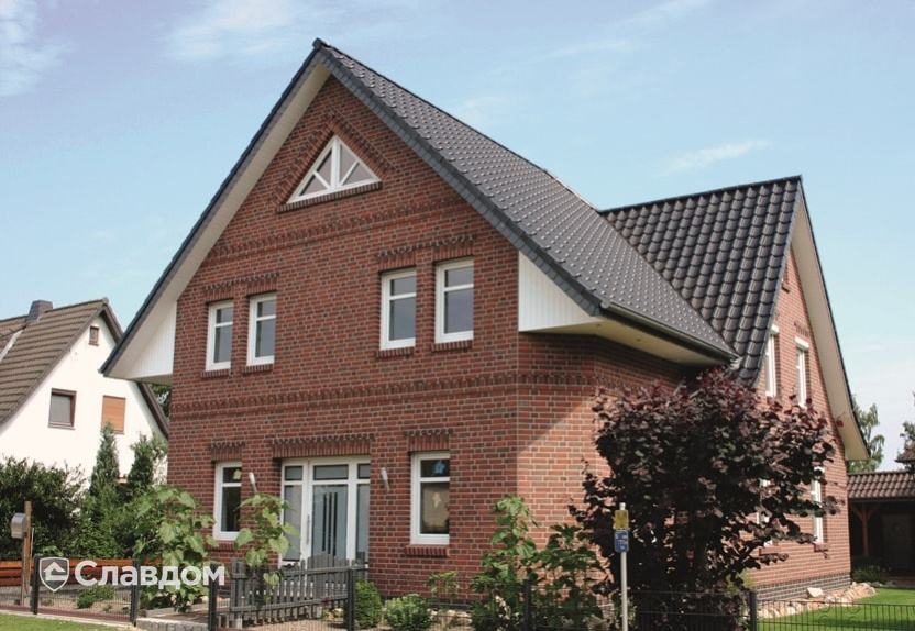 Двухэтажный частный дом с облицовкой кирпичом Terca HKS Kohle