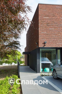 Стоматология в Кортрейке с облицовкой кирпичом Terca Wasserstrich Special E1 и Blauw-Rood Genuanceerd