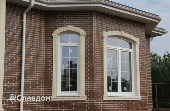 Жилой дом с облицовкой кирпичом Terca Red Flame гладкий