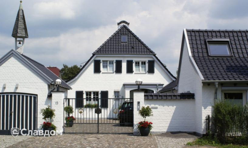 Частный дом с применением керамической черепицы Laumans XL Top 30 Xenon Grau