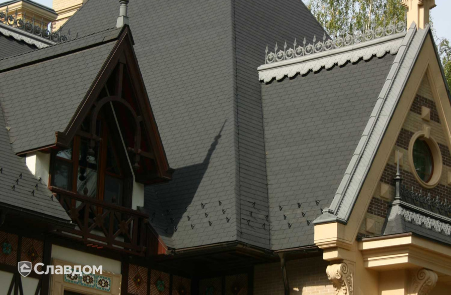 Дом за городом с применением мягкой кровли TEGOLA Классик Сланец