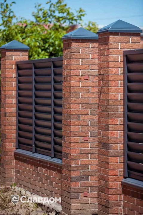 Частный дом с использованием кирпича Славянский КЗ Готик-Антик