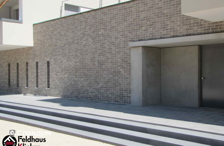 Малоэтажный жилой дом с облицовкой кирпичом Feldhaus Klinker 682 sintra argo blanco