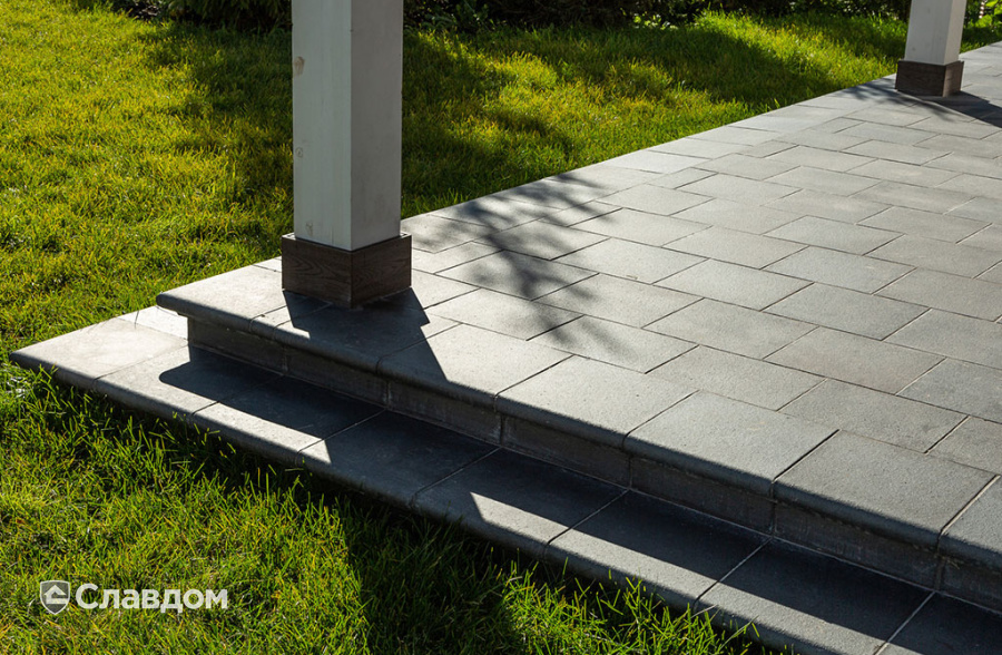 Частный дом с облицовкой плиткой Roben Formback Buntgeflammt