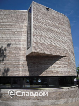 Здание стоматологии с облицовкой кирпичом Terca Birchwood