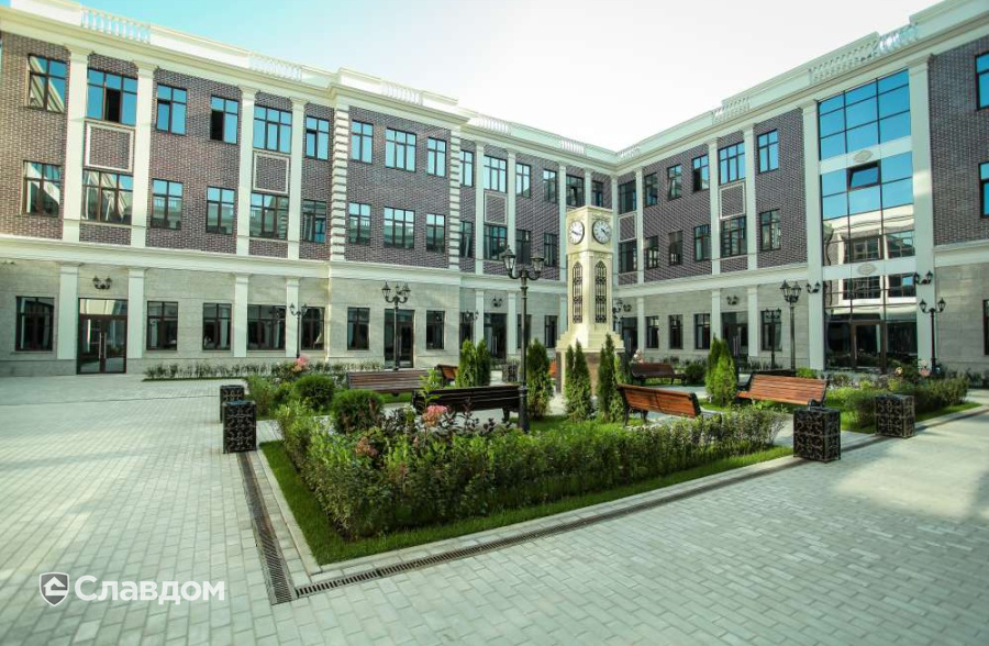 Клубный деловой центр Central Yard с облицовкой фасадной плиткой Stroeher Keravette Shine 825 sherry