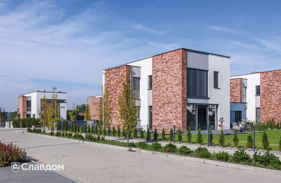 Таунхаус с облицовкой фасадной клинкерной плиткой King Klinker Old Castle HF05 brick stree