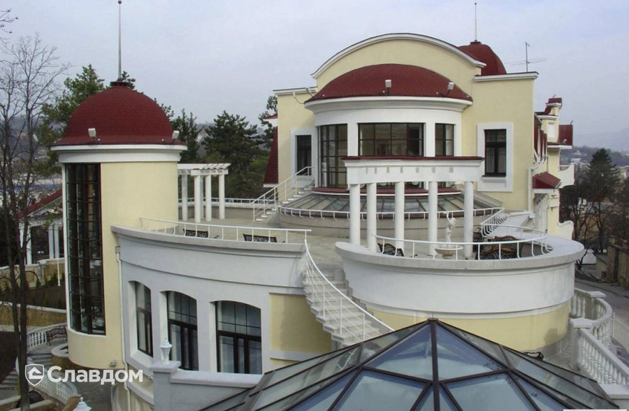 Дом с применением мягкой кровли TEGOLA Антик Красный