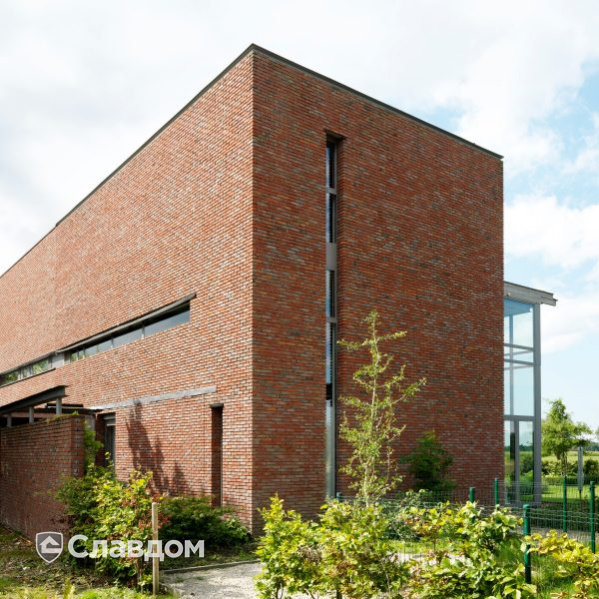 Частный дом в Экло с облицовкой кирпичом Terca Paarsblauw