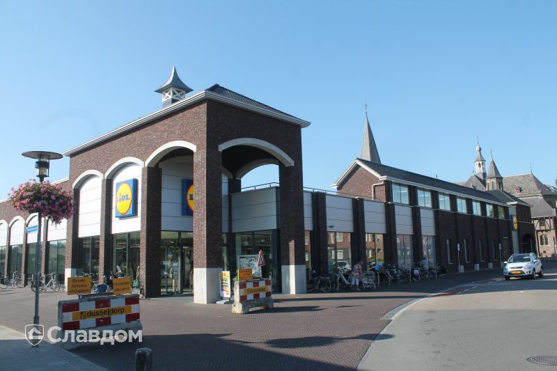 Здание Lidl с облицовкой кирпичом Terca Klampaert Classic Blue