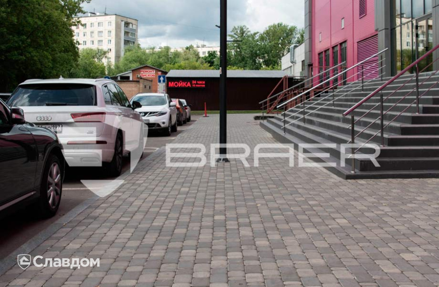 Торговый центр "Нора" г. Москва, выложен тротуарной плиткой BRAER