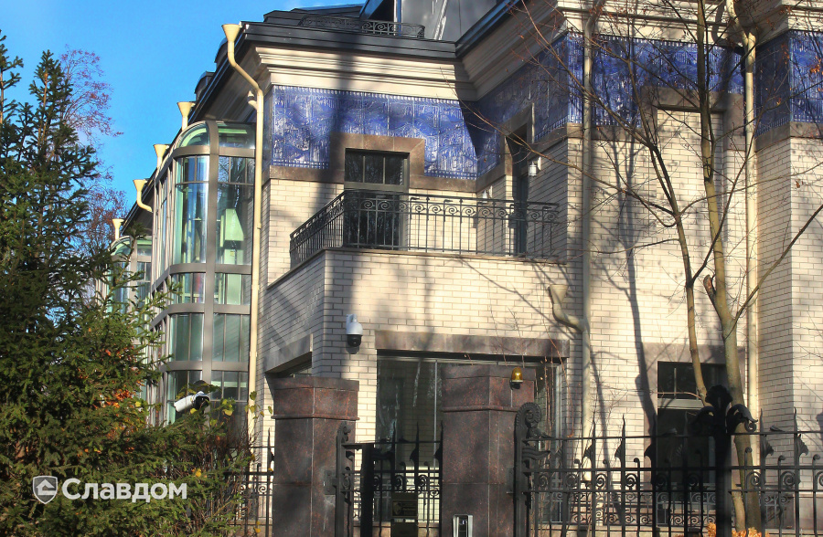 Особняк в Санкт-Петербурге с облицовкой фасадной плиткой Roben Oslo