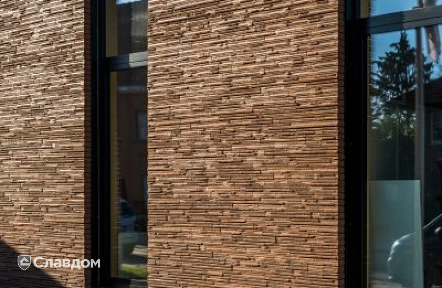 Сервисный центр в Звейнарде с облицовкой кирпичом Terca Cassia Bruin
